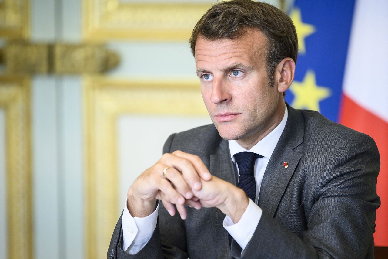 s1-gc439_macron_m_20200519054921.jpg