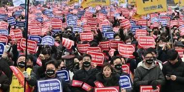 韩国医生罢工危机升级，政府下狠手