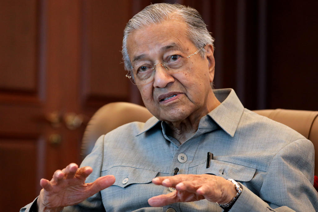 2020-05-20t140433z_1_lynxmpeg4j191_rtroptp_4_malaysia-politics-mahathir.jpg