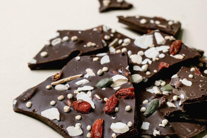 handmade-chopped-dark-chocolate-with-different-superfood-additives-seeds-and-goji-berries-over-beige-background.-42952.jpeg